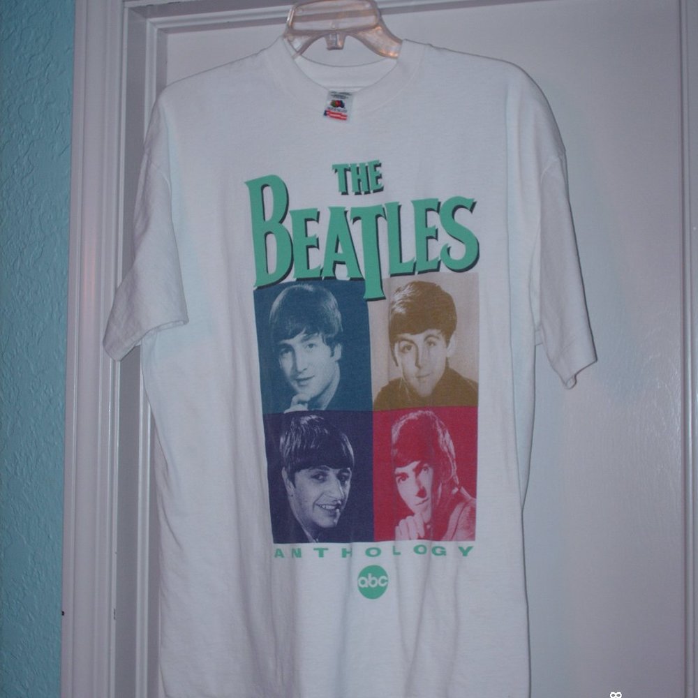 Vintage 90's Beatles Anthology ABC 5 News T-Shirt